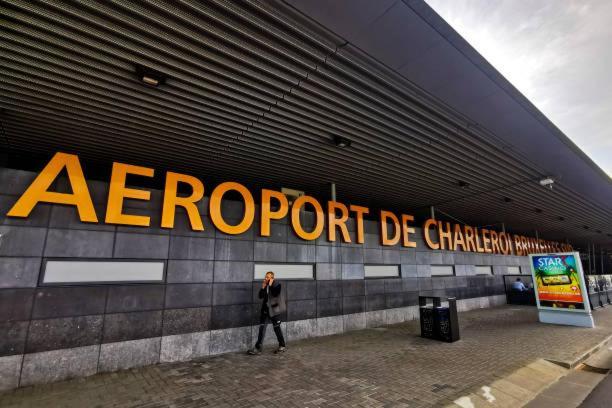 Station 64 A3 Bruxelles-Charleroi-Airport Apartamento Exterior foto